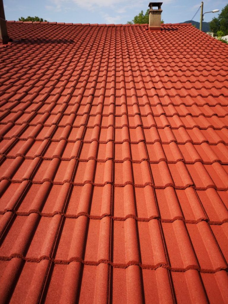 Toit en tuiles rouges