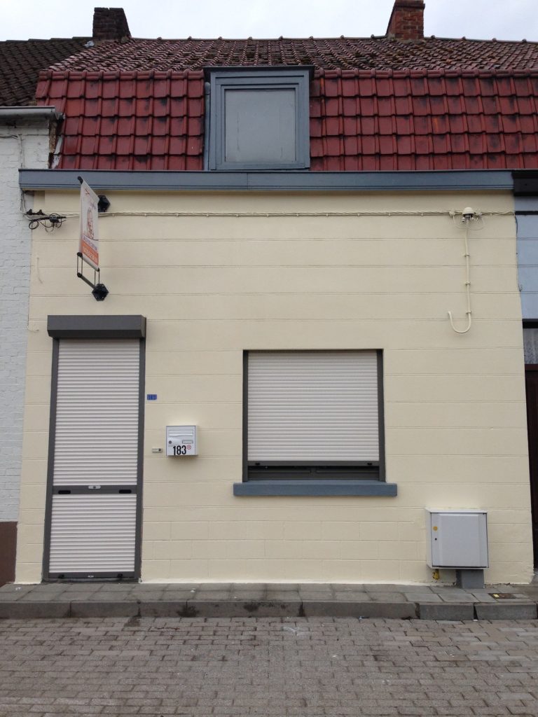 Façade d'une maison simple