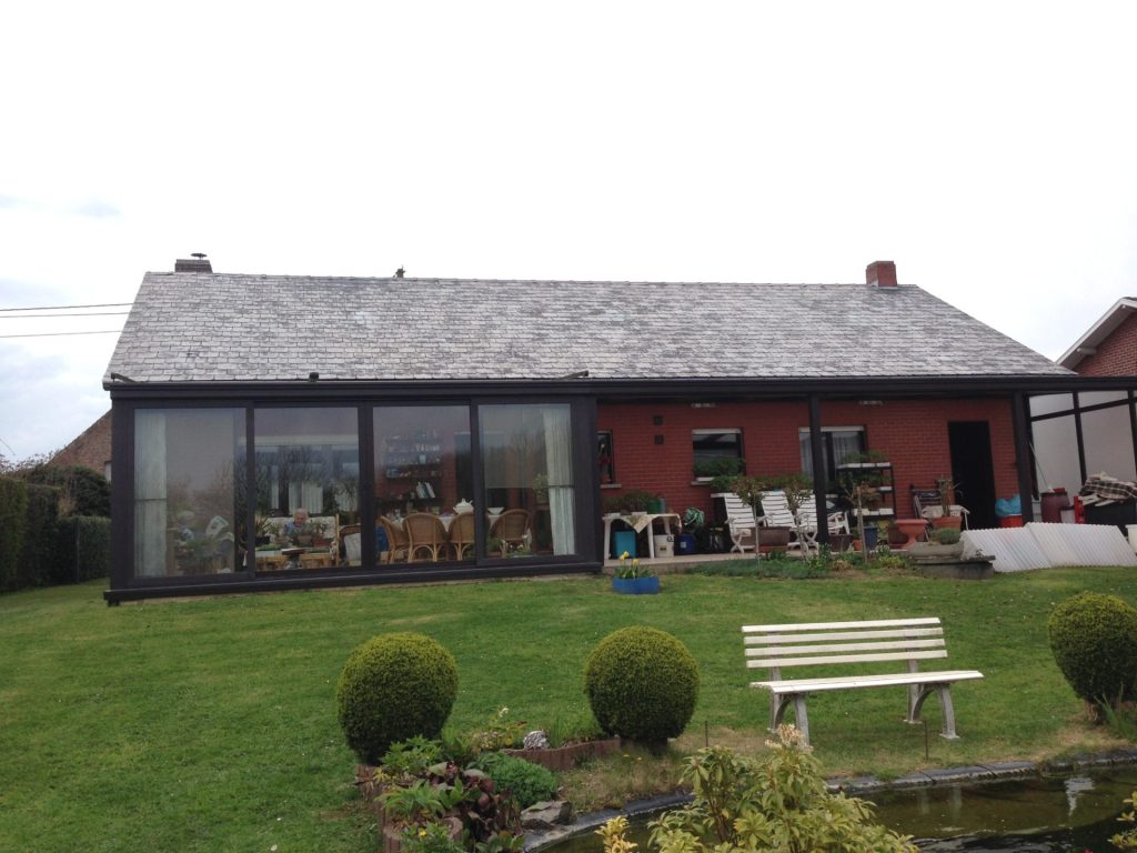 Maison avec véranda et jardin